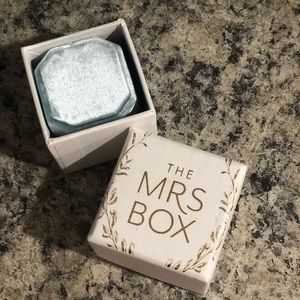 The Mrs Box Velvet Ring Box